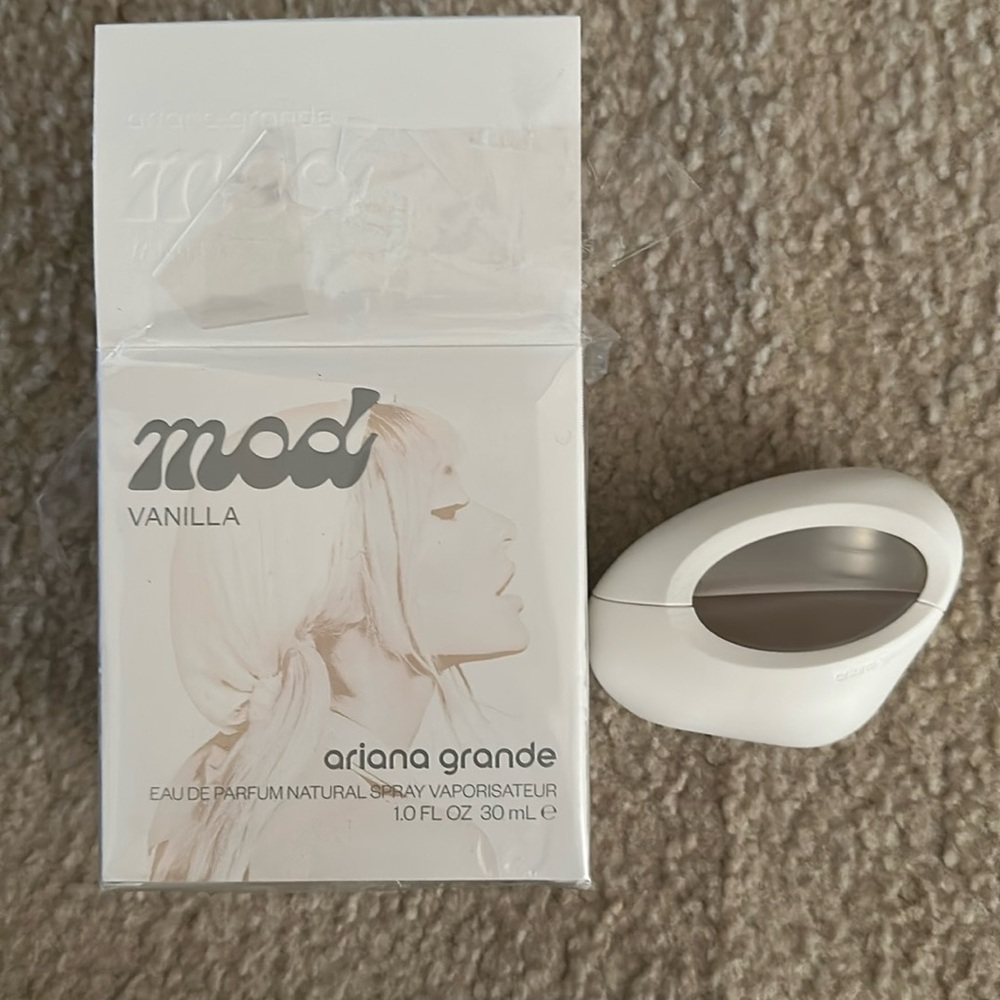 Ariana Grande Mod Vanilla Perfume Bottle & Box - White